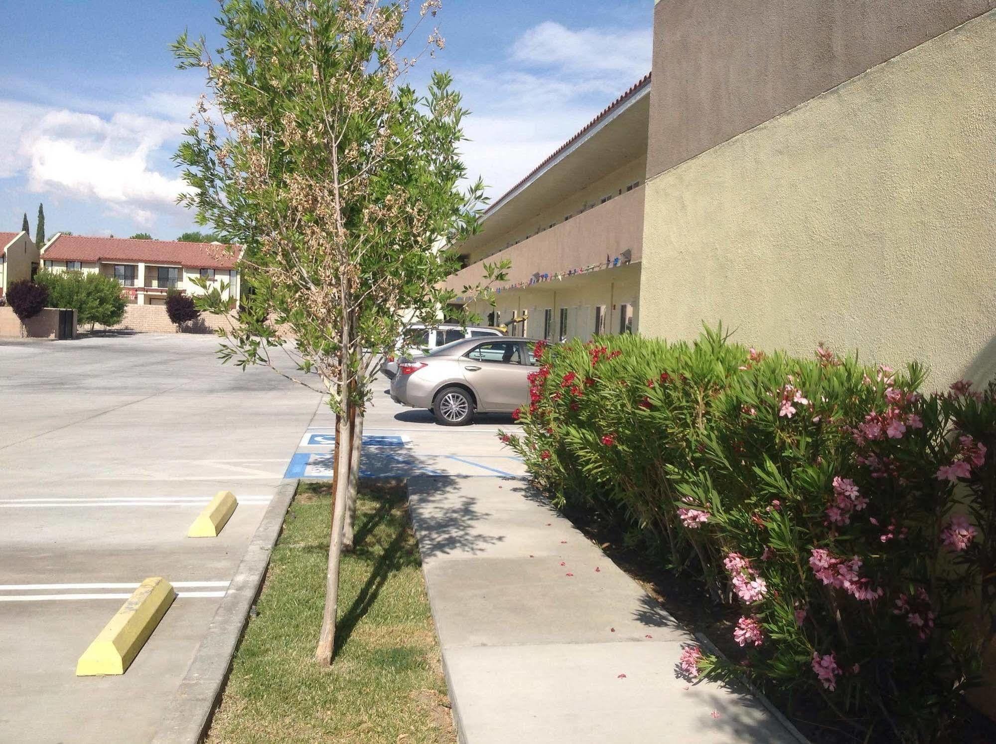 America Inn & Suites Ridgecrest Exterior photo